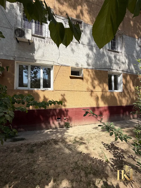 Просторная квартира под нежилое помещение, фасад 6 метров, парковка на 4–5 машин 3 Просторная квартира под нежилое помещение, фасад 6 метров, парковка на 4–5 машин 3