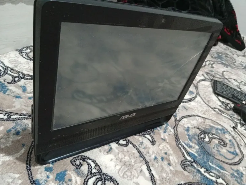 Asus All-in-One (Siniq ekran / Zapchastga) — фото 1