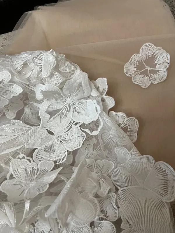 Oq rangli 3D mato (fatinda hajmli gullar) 1 Oq rangli 3D mato (fatinda hajmli gullar) 1