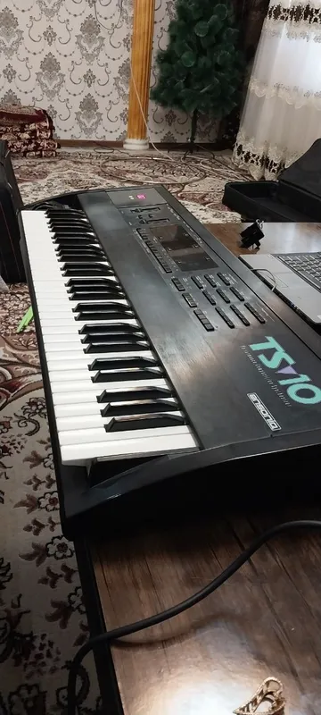 Ts 10 ensoniq sintezator