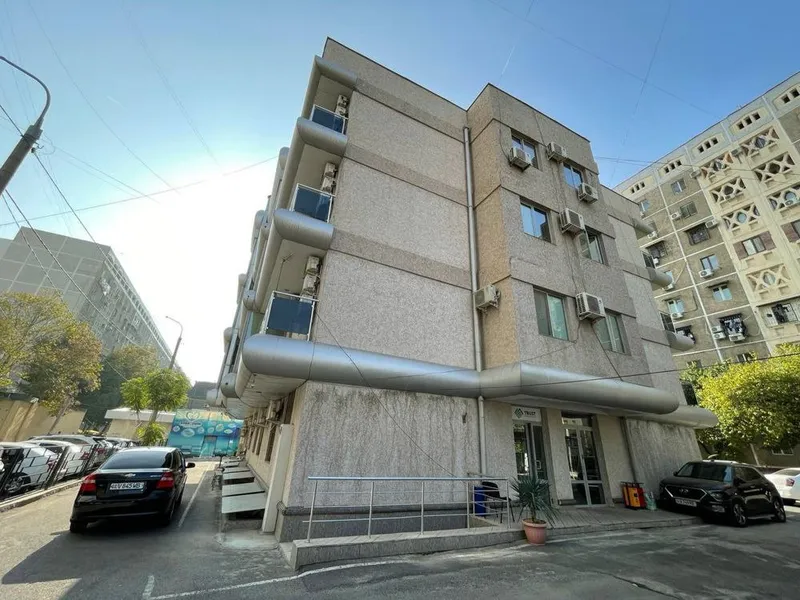 Аренда здания бизнес-центра 2500 м²
