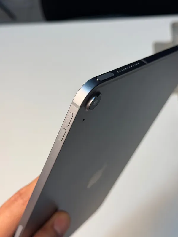 iPad Air 13 M3 Cellular 128GB + чехол и стекло ESR в подарок