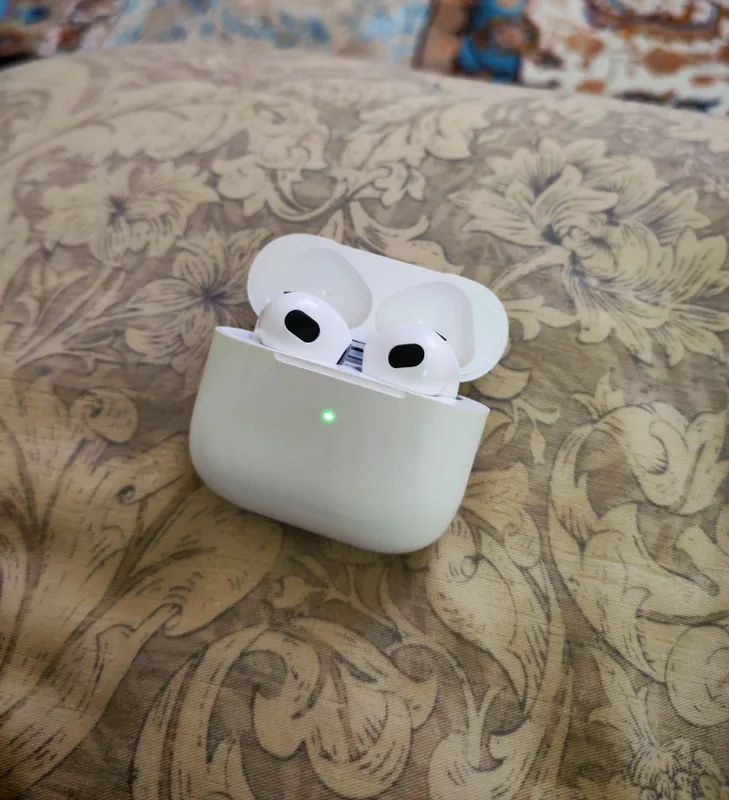 AirPods sotiladi