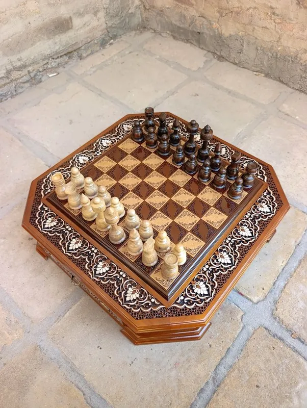 Шахматы Shaxmat 40×40 sm yongʻoqdan yasalgan 3 Шахматы Shaxmat 40×40 sm yongʻoqdan yasalgan 3