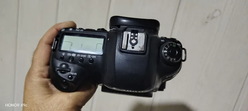 Canon EOS Mark4 s 2
