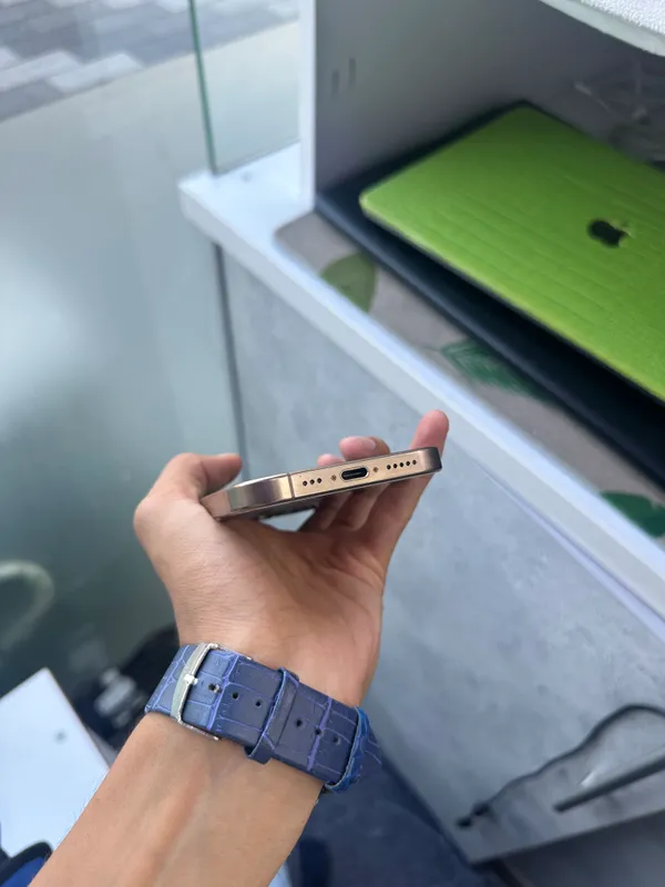 iPhone 16 Pro 8