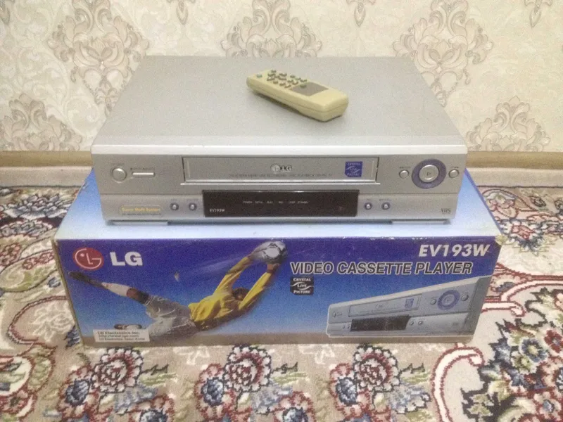 Видео магнитофон LG EV193W