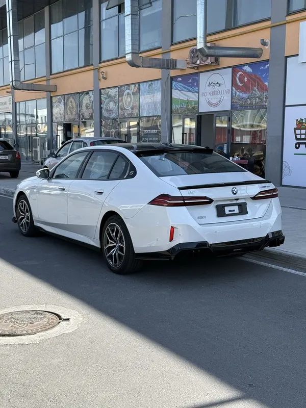 Bmw i5 35L 2024 15min probeg +dop optsiyaligi bazoviymas Body kit full 4 Bmw i5 35L 2024 15min probeg +dop optsiyaligi bazoviymas Body kit full 4