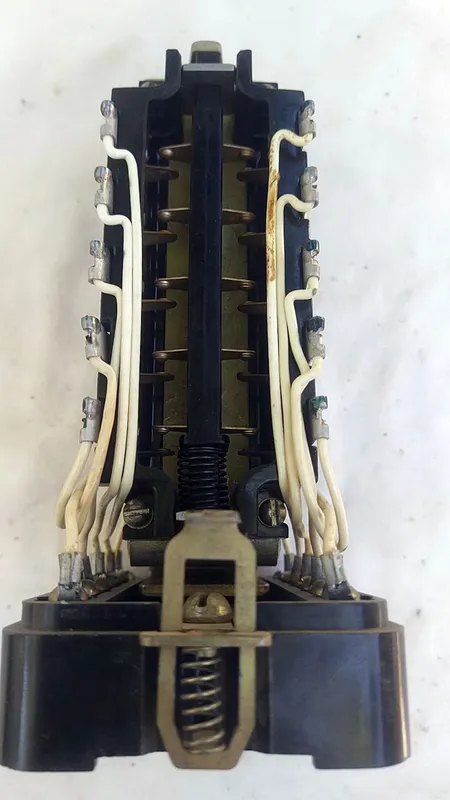 Oraliq rele RP-256 (220V) SSSR 3