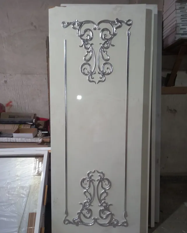 Продам двери крашенные 6
