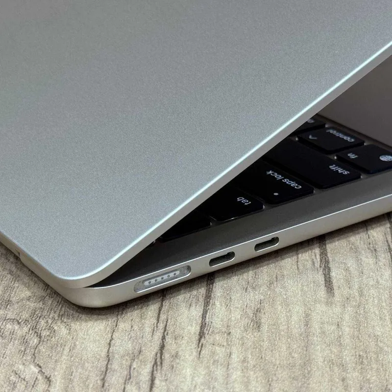 б/у MacBook Air 13” M4 / 16Gb / 256 Gb Starlight 4 б/у MacBook Air 13” M4 / 16Gb / 256 Gb Starlight 4