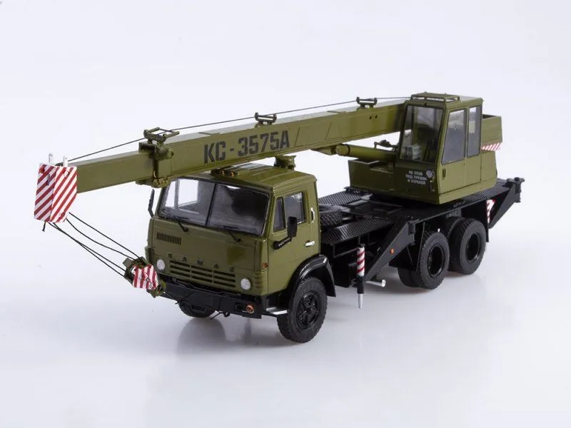 KAMAZ kranining 1:43 modelchasi SSM 1