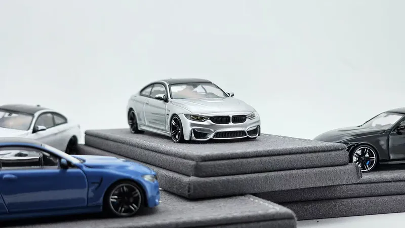 1:64 BMW M4 F82 коллекционная машинка 3 1:64 BMW M4 F82 коллекционная машинка 3