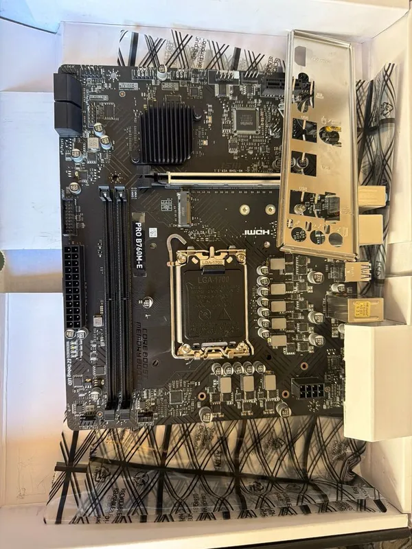 Материнская плата MSI PRO B760M-E (LGAA1700, DDR5) Материнская плата MSI PRO B760M-E (LGAA1700, DDR5)