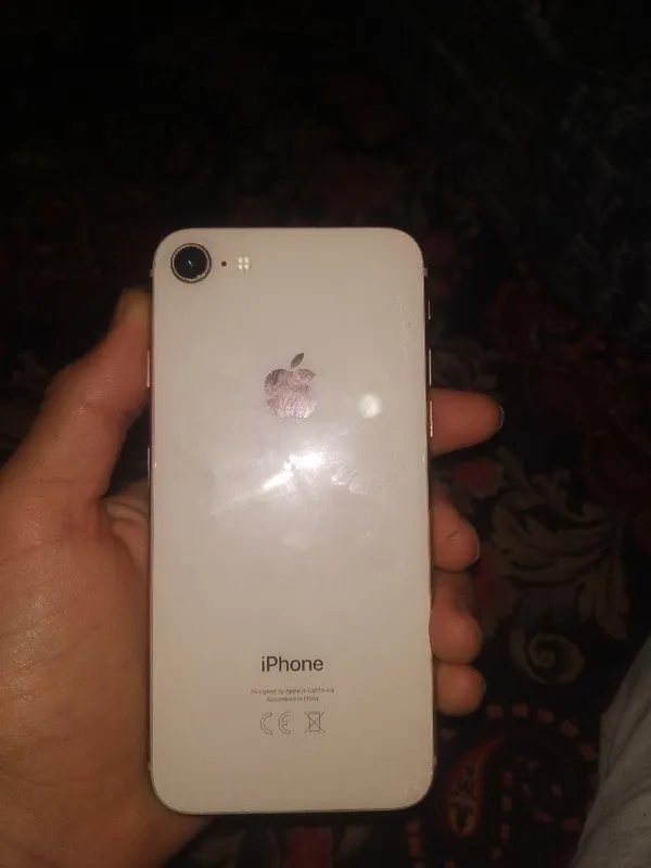 iPhone 8 64 ГБ, всё работает, есть учётная запись iCloud 5