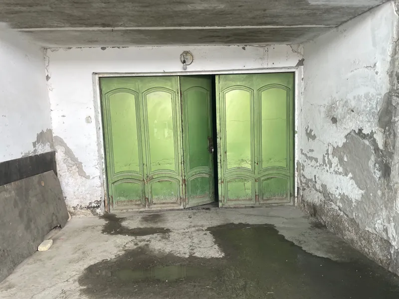 Дарвоза сотилади