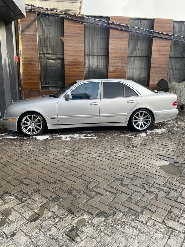 Mersedes Benz E 500 AMG 5 литрлик сотилади — фото 4