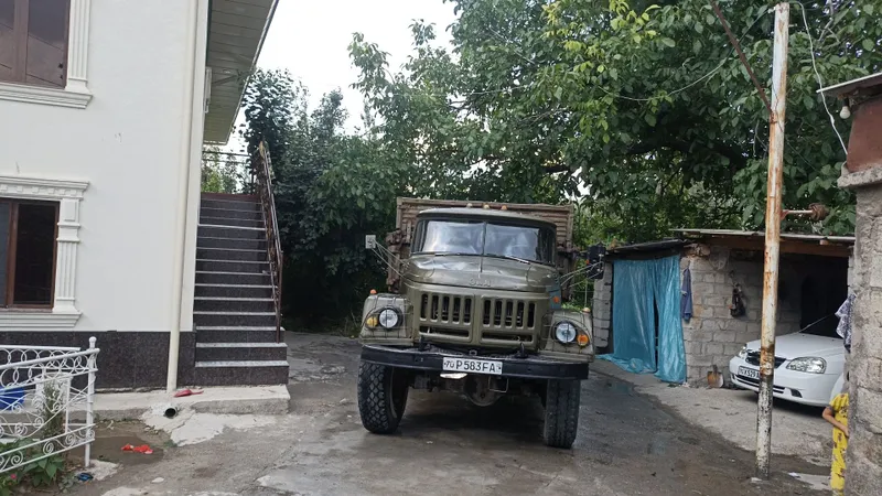 Zil yuk mashinasi sotiladi 2 Zil yuk mashinasi sotiladi 2