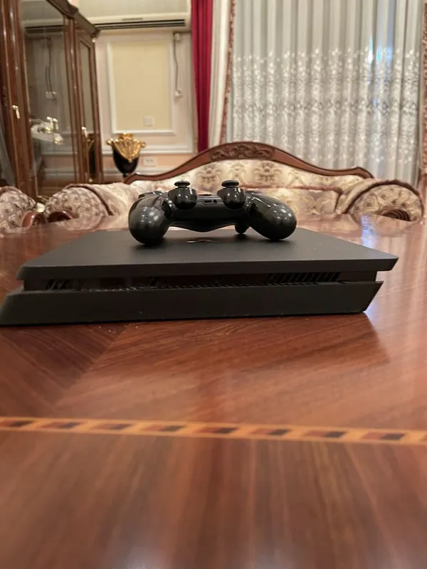 Playstation 4 1TB 18 oyin bor nathi kelishtirib beraman 3