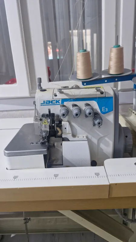 JACK E3 overlok - ideal holatda! SOTILADI — фото 1