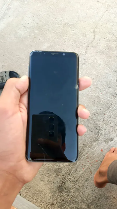 Нужно просто заменить экран Samsung S9 1 Нужно просто заменить экран Samsung S9 1