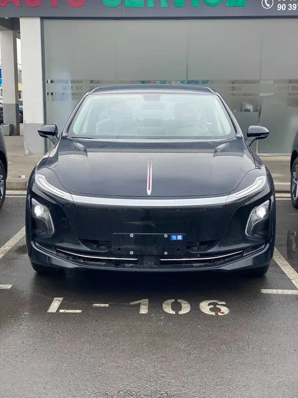 Hongqi eqm 5 naxt va rassrochkaga