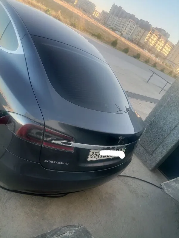 Tesla model S sotiladi — фото 3