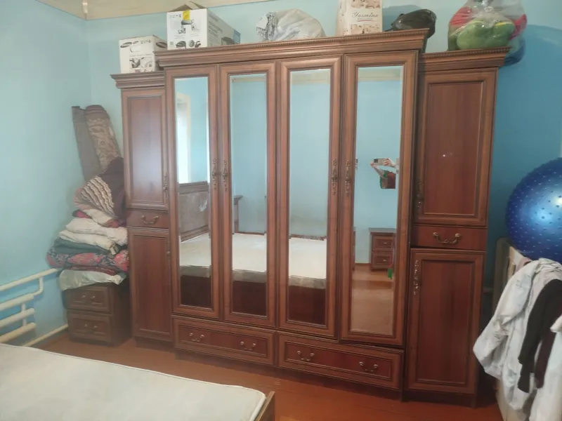 divan kotta va kichkinasi shkaf 3