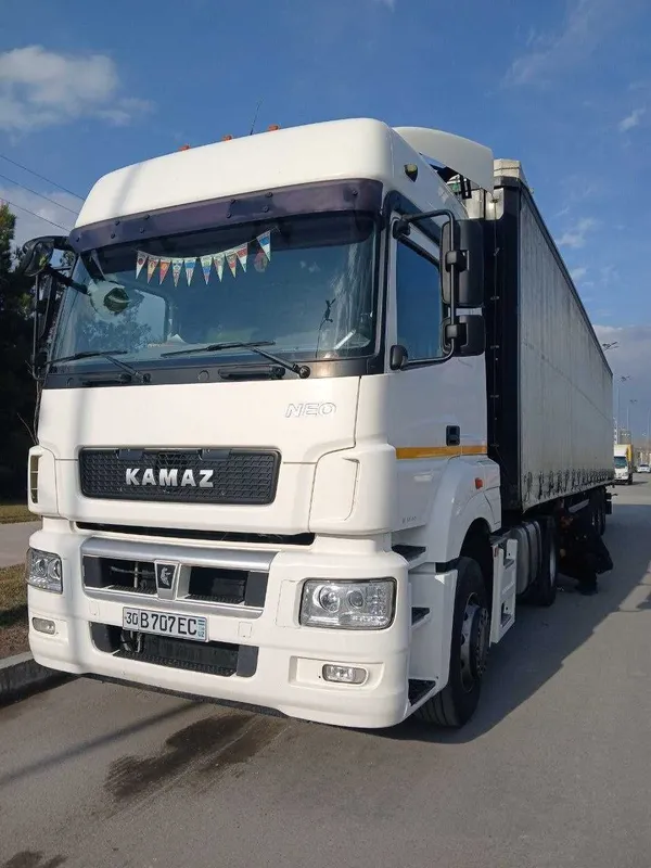 Седельный тягач KAMAZ 5490DC