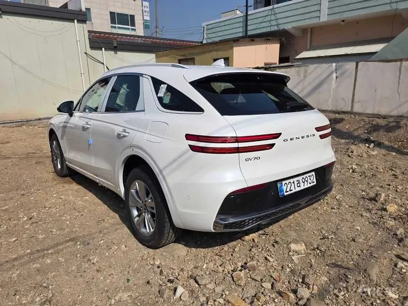 Genesis GV70 2.5T Gasoline 2WD 5 Genesis GV70 2.5T Gasoline 2WD 5