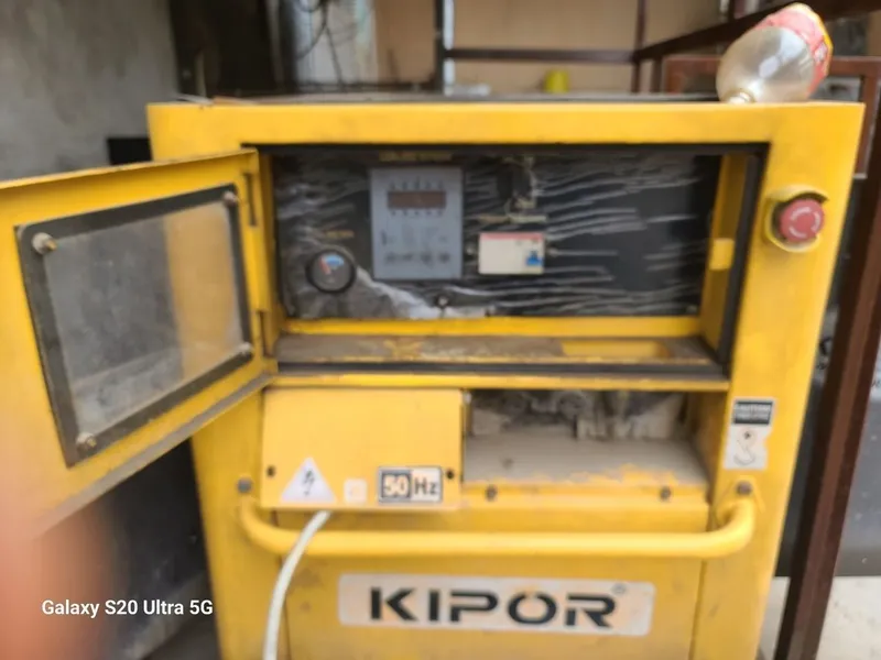 Generator 3 fazali sotiladi holati yaxshi 4 Generator 3 fazali sotiladi holati yaxshi 4