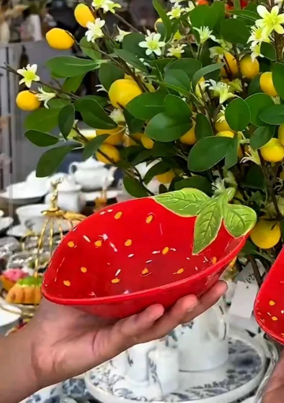Трендовая китайская посуда с клубникой. Фарфор 5
