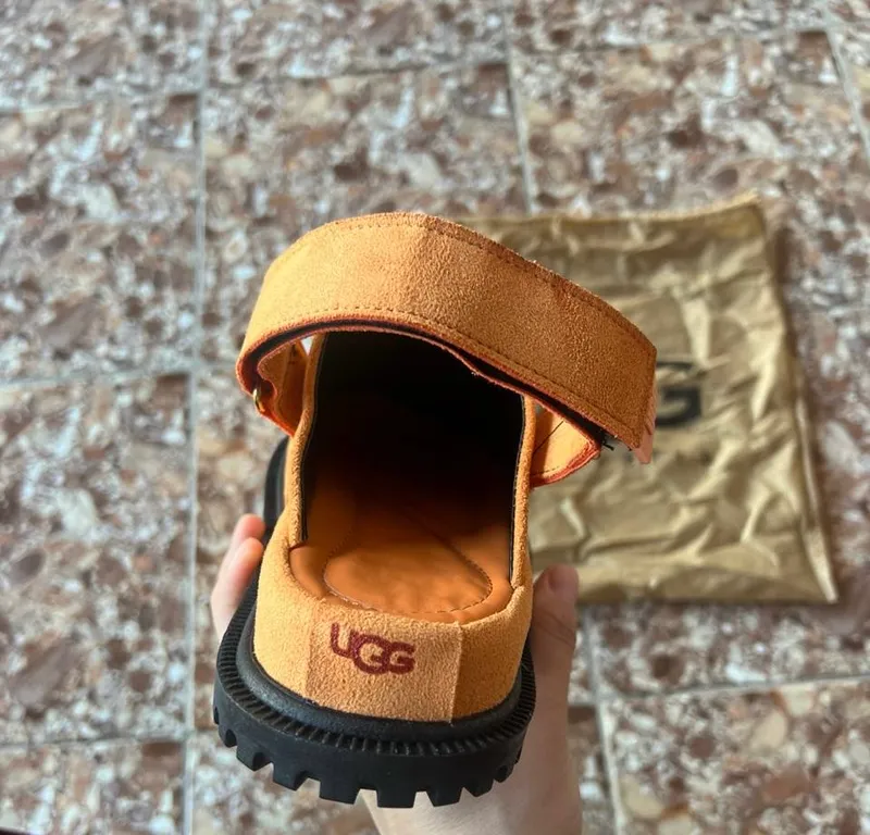 UGG тапочка 40 размер Турция — фото 1 UGG тапочка 40 размер Турция — фото 1