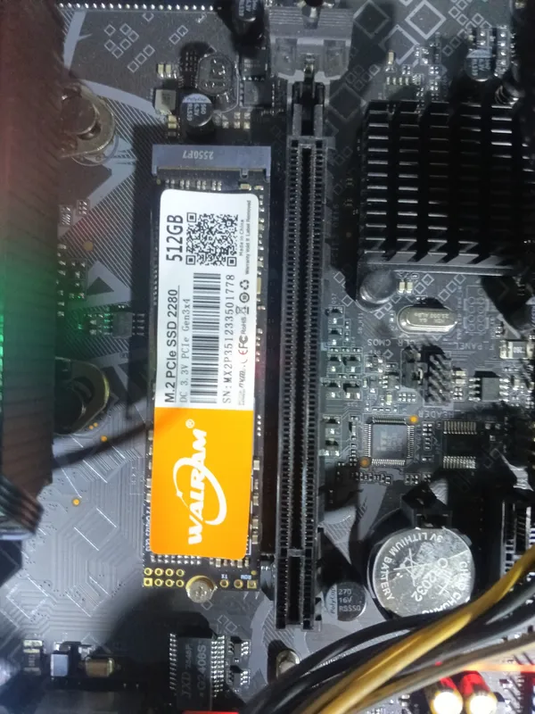 512 GB NVMe SSD 1 512 GB NVMe SSD 1