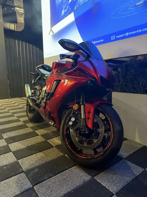 Yamaha R1 2022 motosikli sotiladi 1