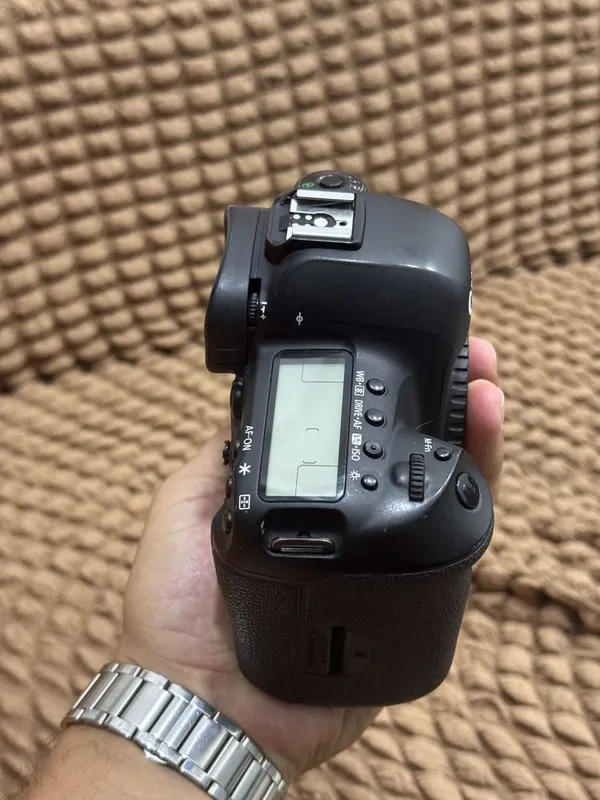 Canon 5D mark4 Body sotiladi 2 Canon 5D mark4 Body sotiladi 2