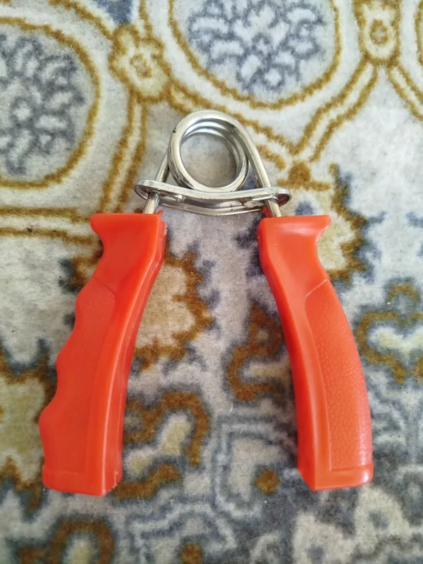 Purjinali espander va kichkina lampa sotiladi. 1 Purjinali espander va kichkina lampa sotiladi. 1
