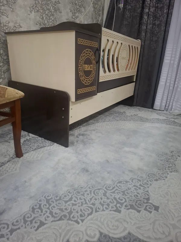 кровать