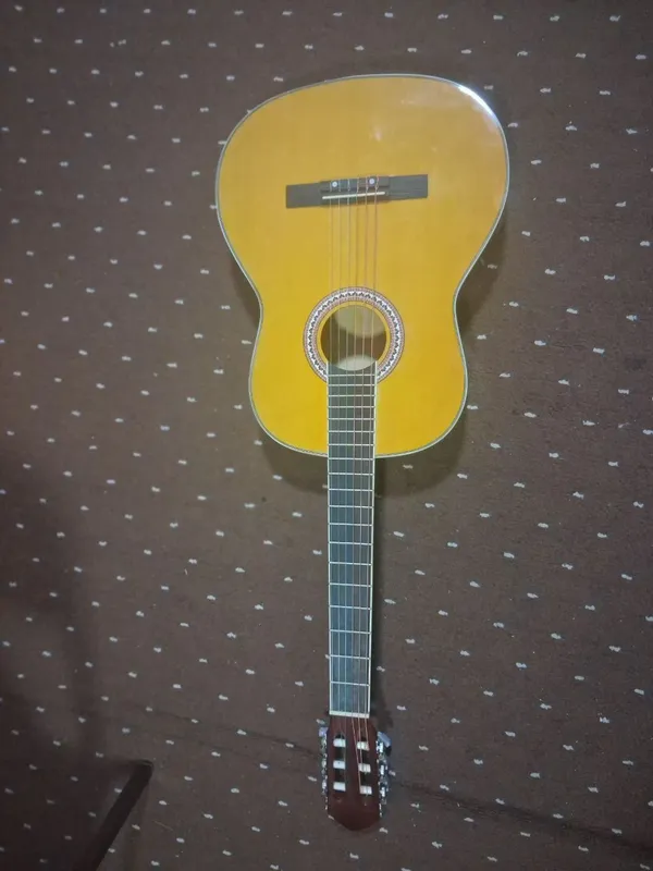 Gitara ideal holati .yangi ,narxi kelishiladi 2 Gitara ideal holati .yangi ,narxi kelishiladi 2