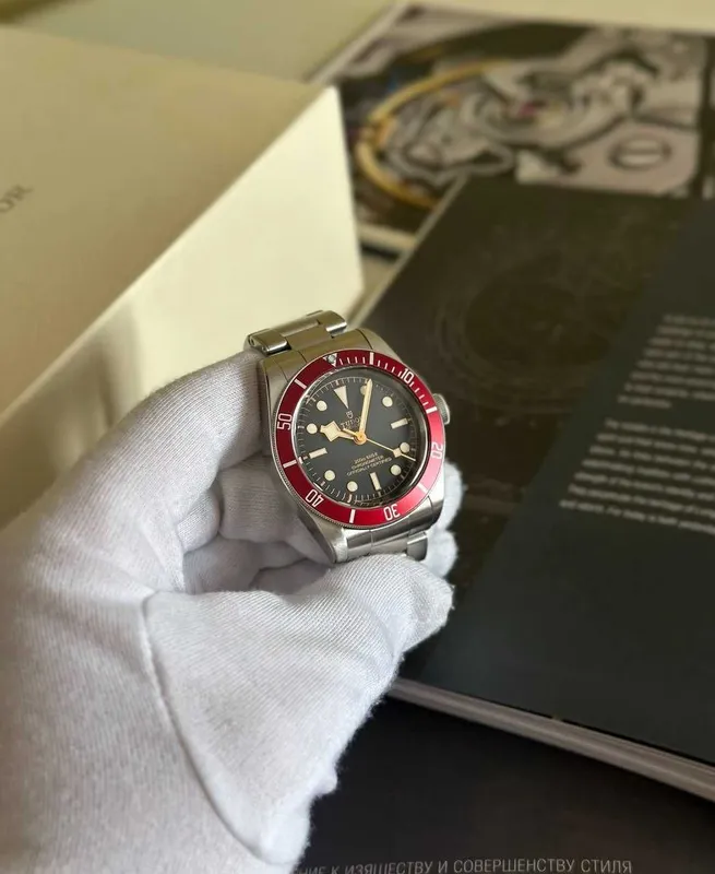 Часы Tudor Black Bay Burgundy Red Bezel, 41 mm — фото 2