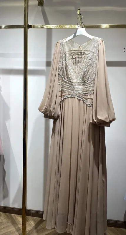 платье с камушками привазное