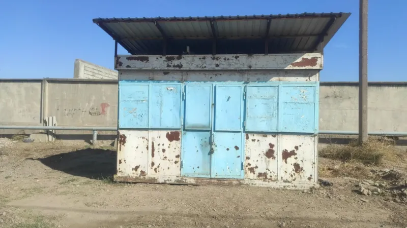 продается . железный магазин 2