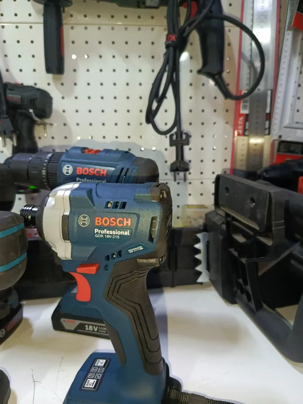 Безщеточный шруповерт Bosch GSR 185 li 8 Безщеточный шруповерт Bosch GSR 185 li 8