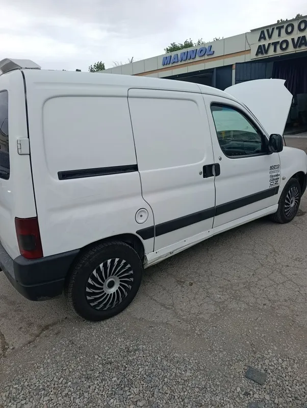 Продам автомобиль Пежо партнёр 2003 года — фото 1