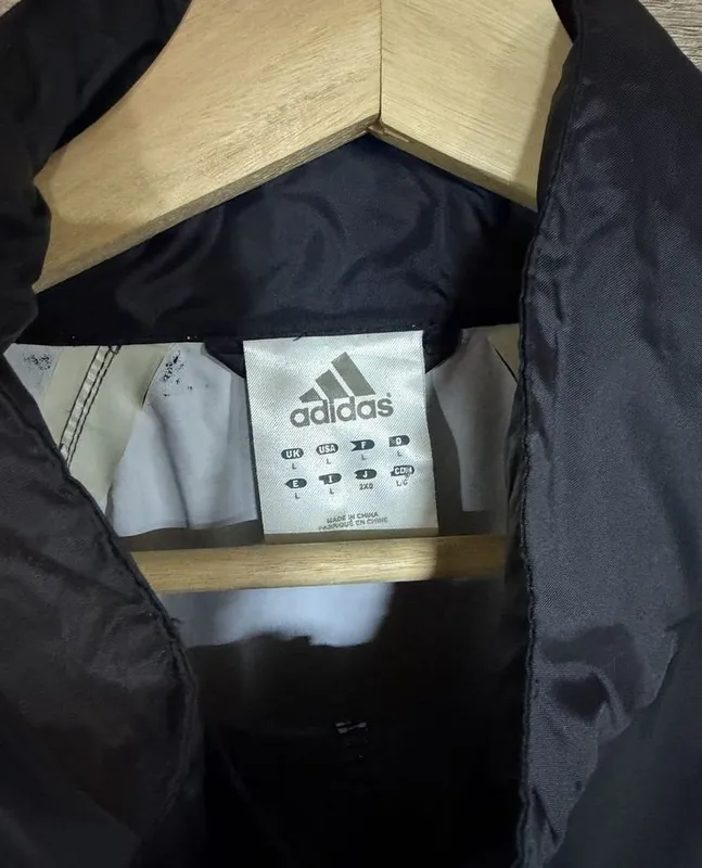 Poyga vazni uchun Adidas L kurtkasi 3 Poyga vazni uchun Adidas L kurtkasi 3