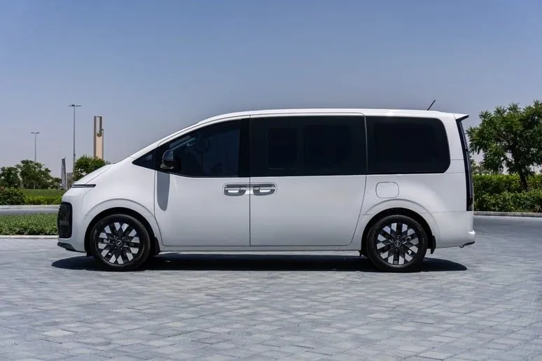 Poezdka po vsemu Uzbekistanu Miniven Hyundai Staria Poezdka po vsemu Uzbekistanu Miniven Hyundai Staria