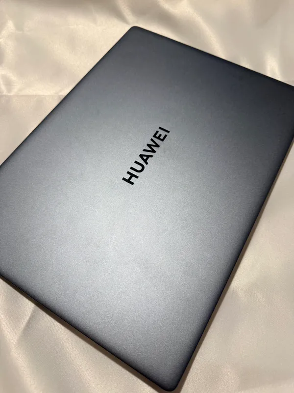 Продаем ноутбук Huawei в идеальном состояние