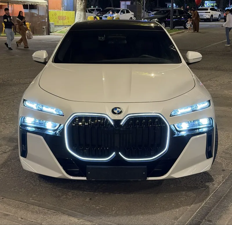 BMW i7 xDrive60 M Sport 2023 2