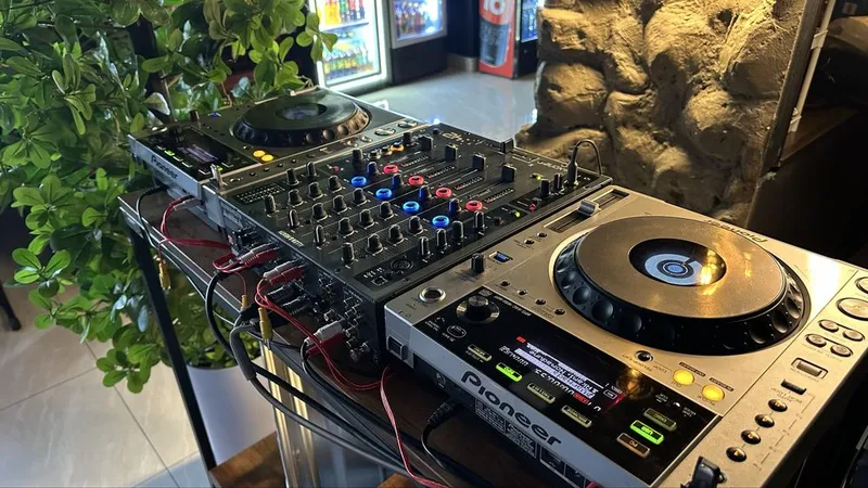 Продам Dj оборудования, Pioneer Cdj 850 2x и микшер Allen Heath 42 — фото 1