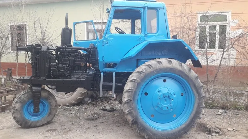 Belarus traktor sotiladi